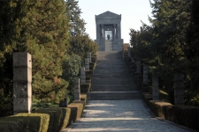 13. СПОМЕНИК НЕЗНАНОМ ЈУНАКУ