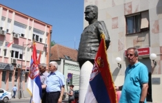 Споменик Степи Степановић у Чачку