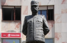 1. Споменик војводе Степе у Чачку