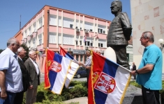 18. Делегација Савеза пред спомеником