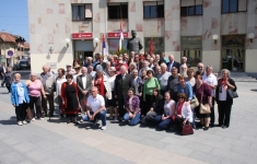 2. Чланови Савеза код споменика војводе Ст епе Степанопвића у Чачку