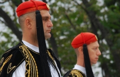 020-polikastron